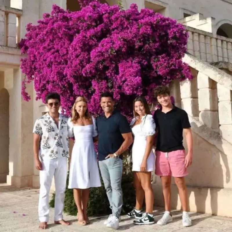 Kelly shows off her toned abs in a biкini while on vacation with hubby Mark Consuelos