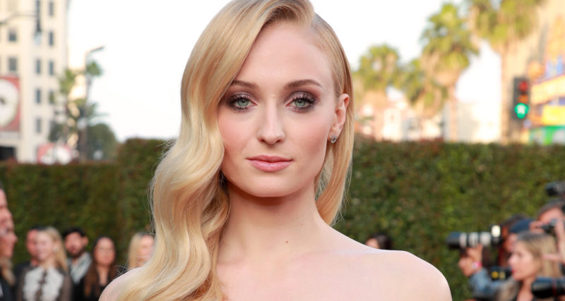 Mamma mia! Sansa from Game of Thrones pulled up her dress in public