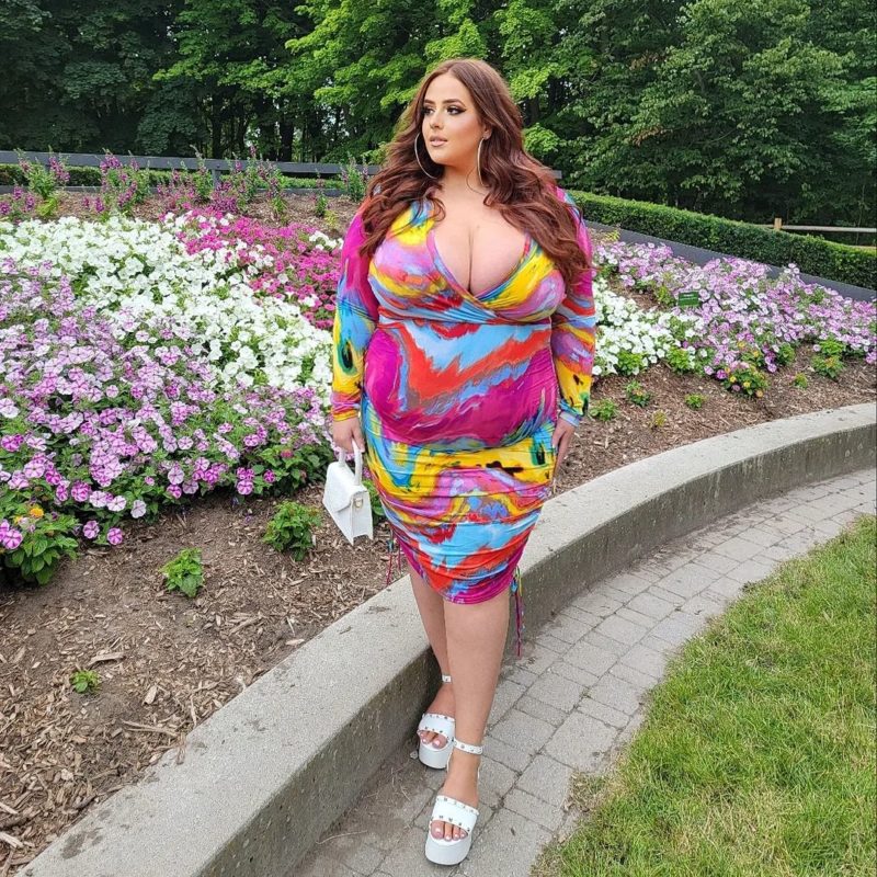 The 140pound heart stealer squeezed curvaceous into a bodysuit, but it cracked at the seams