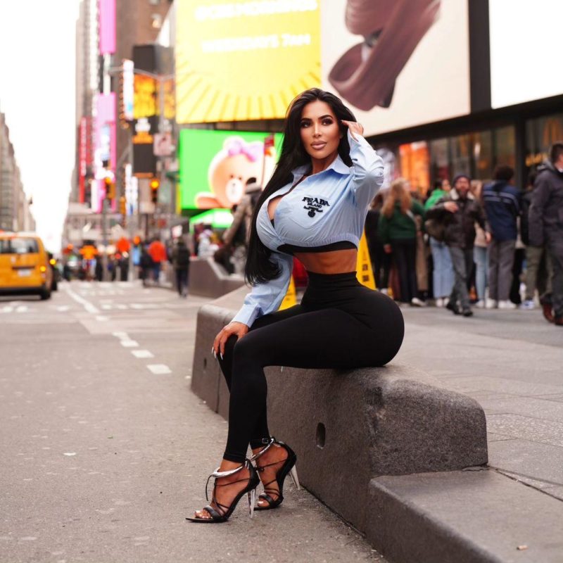 Kardashian's double passed away during another plastic surgery: what did the girl who eclipsed Kim look like