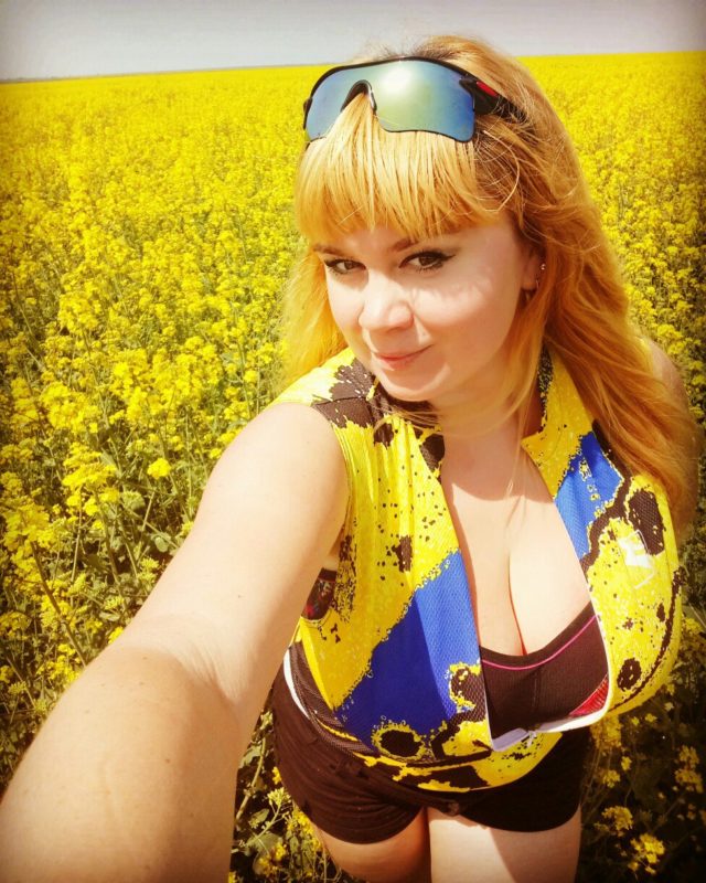 What does a Ukrainian woman with the largest natural brеаsts look like in a biкini?
