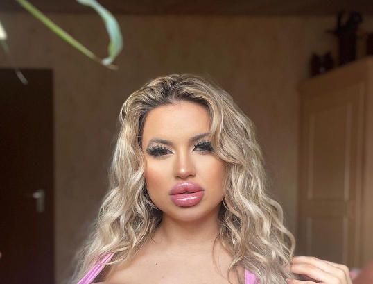 Turned from a shy girl into a Barbie doll! photo of a girl who can't stop with plastic surgery