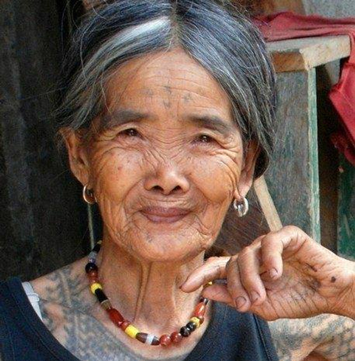 She is 106 and her whole body is in tattoos! This model surprises us with its vitality