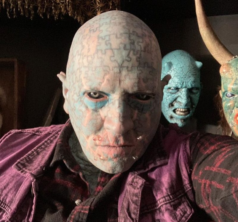 What does a man look like who covered the body with a tattoos in the form of puzzles