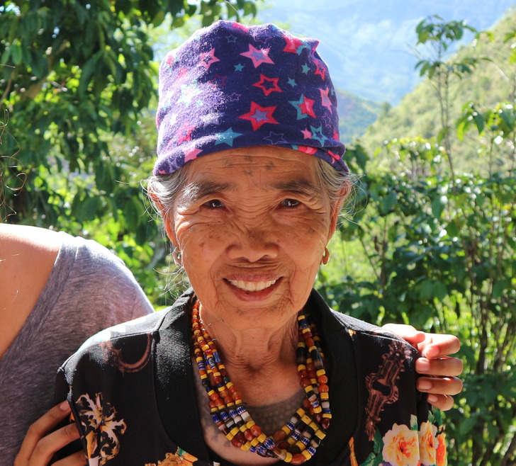 She is 106 and her whole body is in tattoos! This model surprises us with its vitality