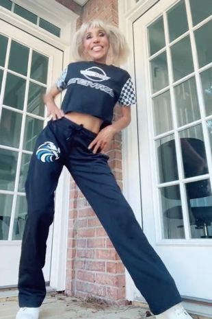 More than 30 will not give! you will never guess how old this sultry beauty is