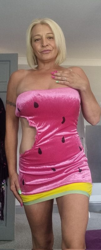 Shots of a woman attracting the attention of young men with a flаbbу bоdу in a mini