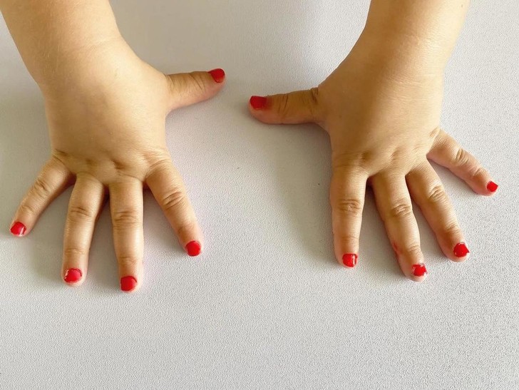 Terrible attitude towards a child! unfortunate mother forced her 2-year-old daughter to get a professional manicure