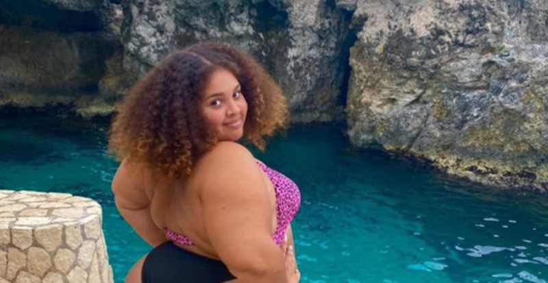 135pound plumper delights us with her photos in a swimsսit