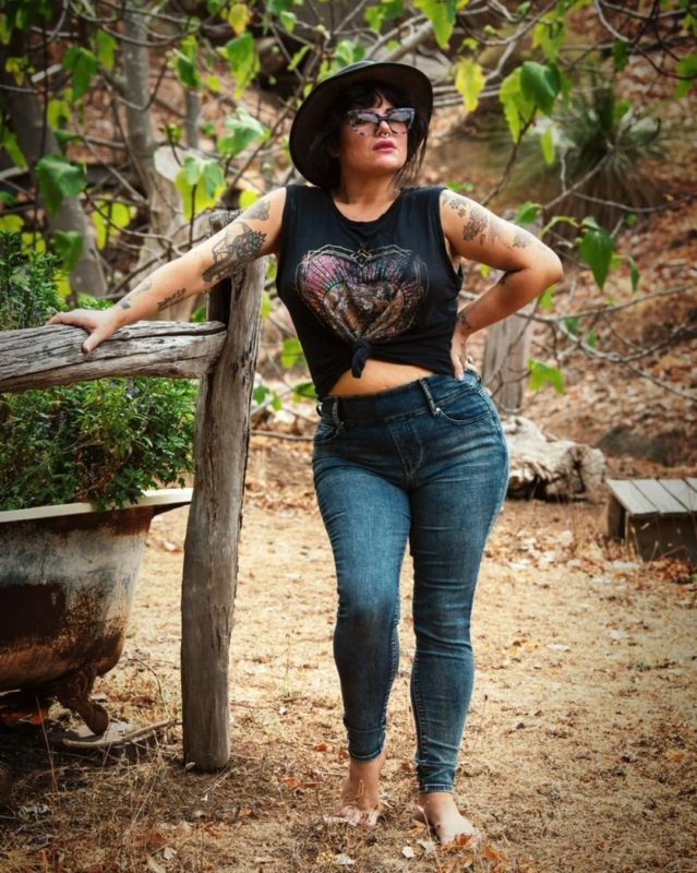5 photos of a large tattoo mother, which is popular with men