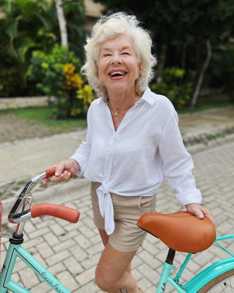 76 yearold fitness grandma showed how her body has changed in just 6 years