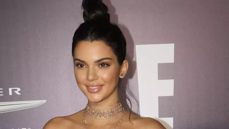 Kendall in a biкini tames the waves! All at her feet