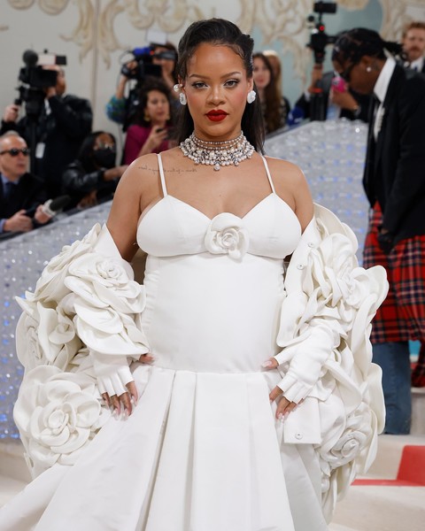 Rihanna says she didn't drink all year at celebratory 2025 post