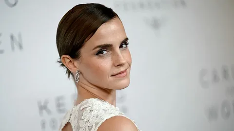Emma looks stunning in a sheer lace backless gown, according to fans