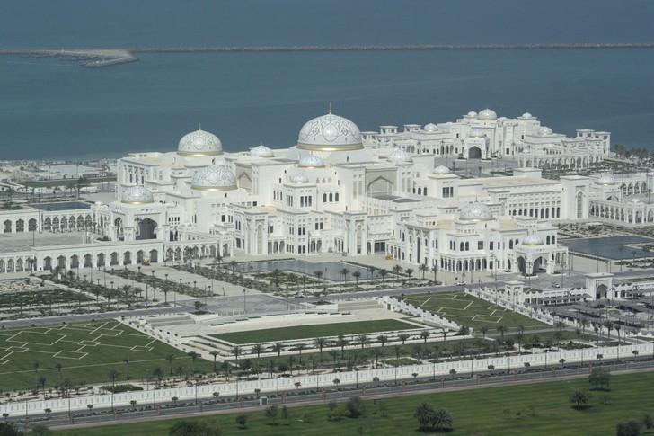 A luxury that you can't even dream of! How did the richest man in the world live?