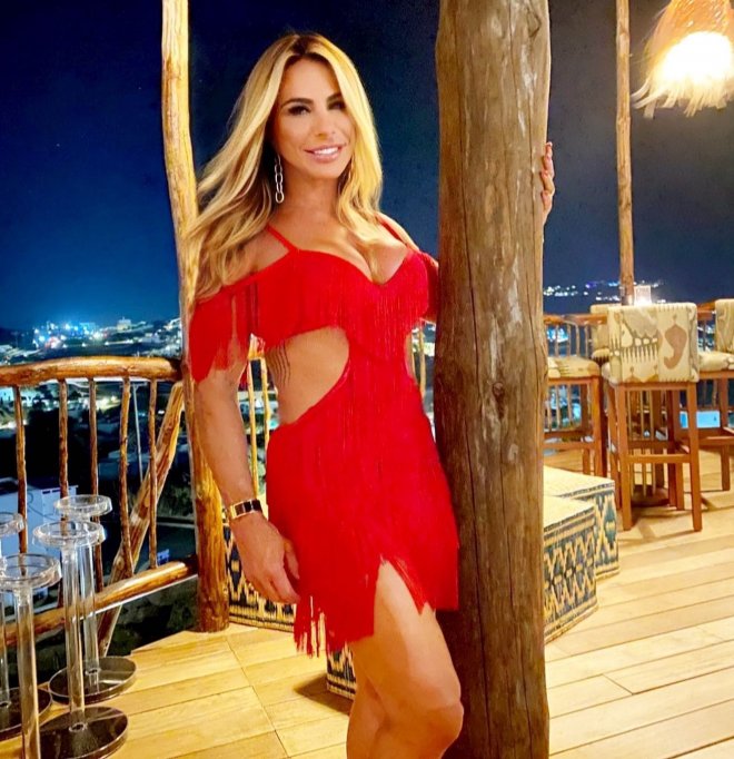 More than 700 partners! Andrea is furious that she was blocked on adult sites