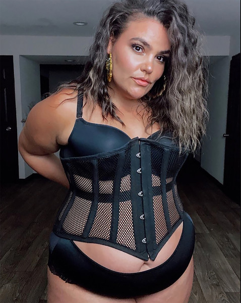 Hourglass Syndrome! what does a girl look like who has constantly sucked in her stomach since childhood