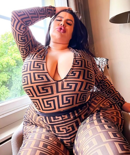 More doesn't mean better! This girl suffers from too big buttоскs