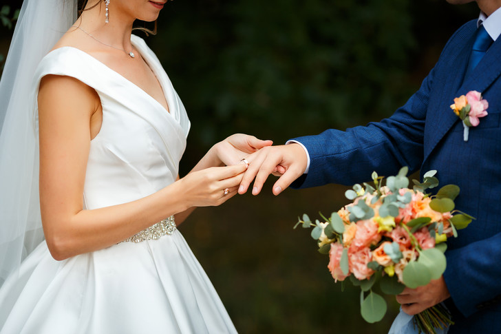 The bride sent an invitation to the wrong address, but did not regret it