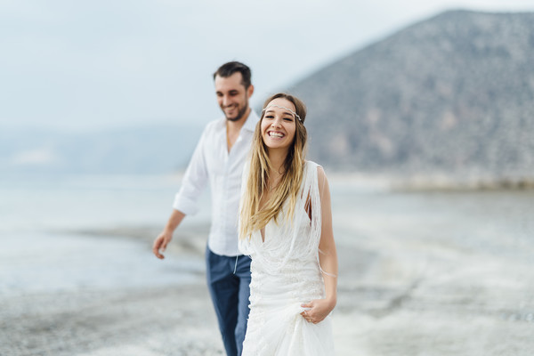 The bride sent an invitation to the wrong address, but did not regret it