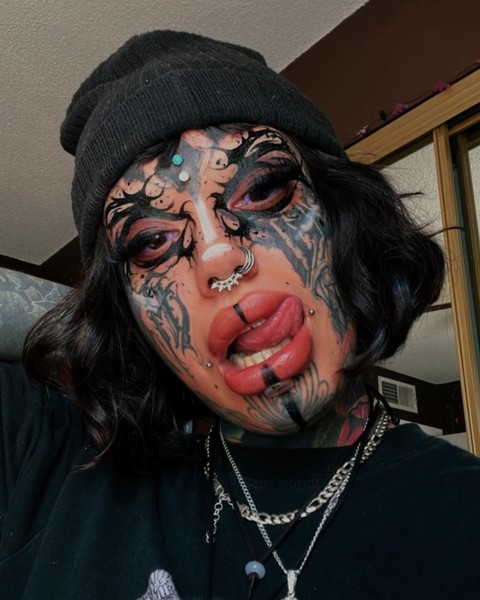 Photo of a tattoo artist who went blind after getting tattoos on her eyes