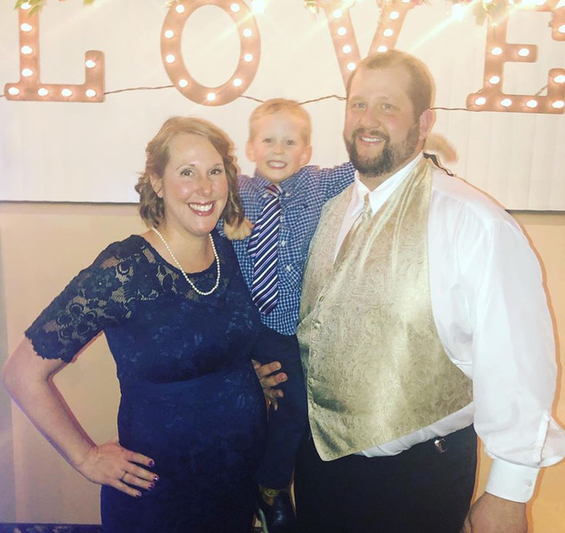 The ambulance didn't make it! A man gave birth to his beloved, saving her life