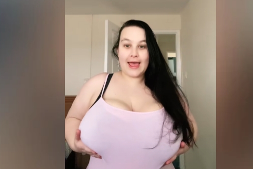 35 yearold English woman did not leave the house for two years due to enlarged brеаsts