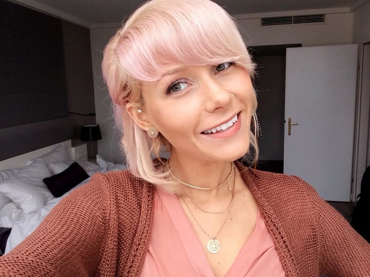 The girl flew over the world to get her dream hairstyle! check out the result