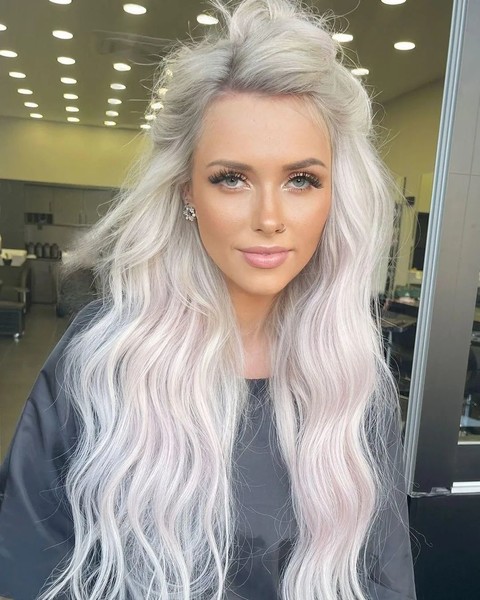 The girl flew over the world to get her dream hairstyle! check out the result