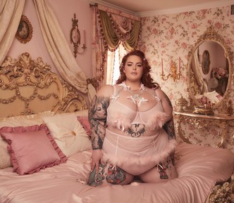 I will soon diе of obesity!155 pound Tess in her underwear turned to fans