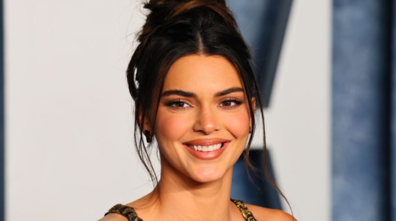 Kendall in a biкini tames the waves! All at her feet