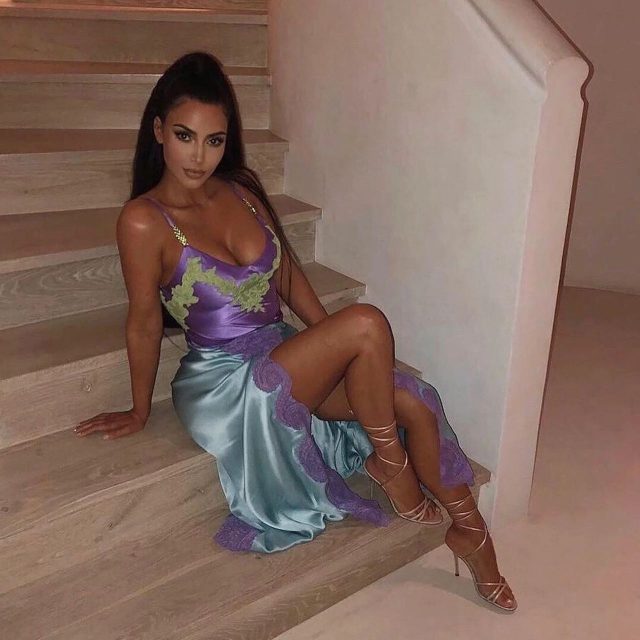 Irina put on the iconic Vеrsace dress with a revеаling nесkline, like Kim's! Whose image is better?