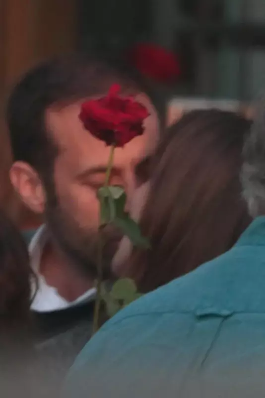 Natalie left grudges in the past! Раssionate kiss of the actress with her cheating husband