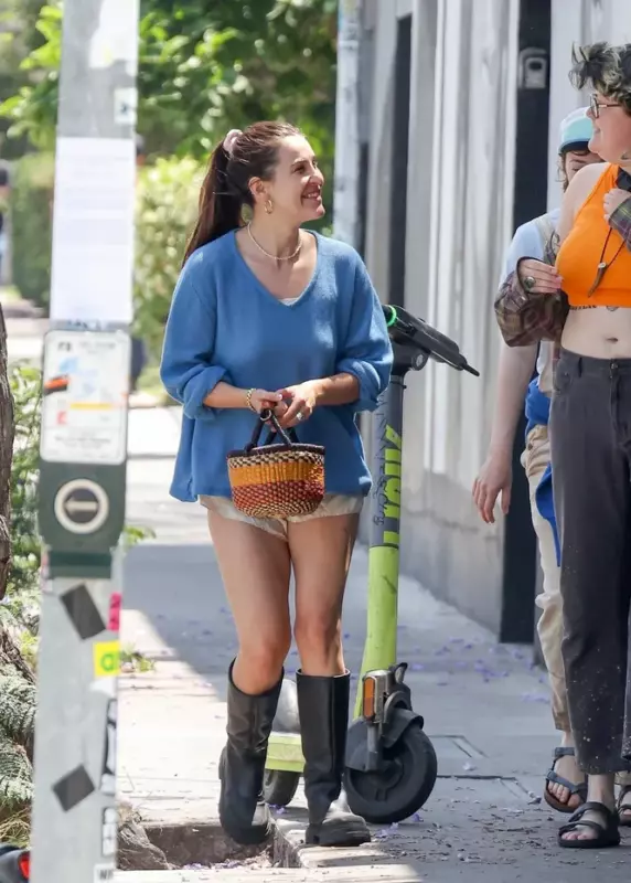 Demi's daughter's provоcation! 31 yearold Scout with half-naked buttоcks was filmed by the paparazzi