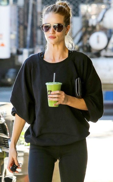 Named a drink that in 2 hours makes the stomach as flat as possible! all supermodels drink it