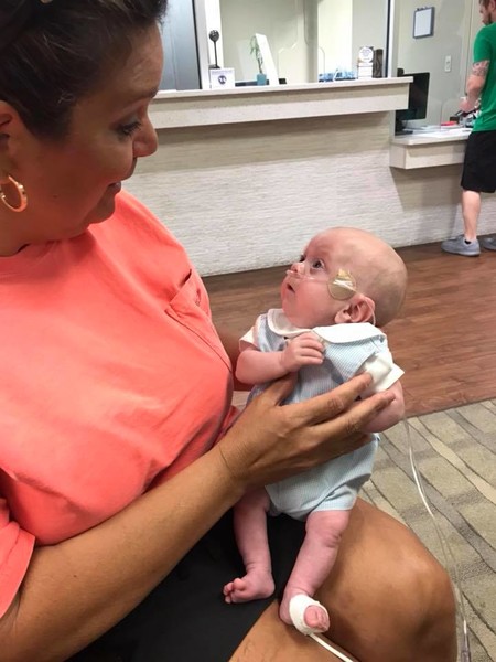 Graduation from the hospital! Medical staff arranged a holiday for a premature baby