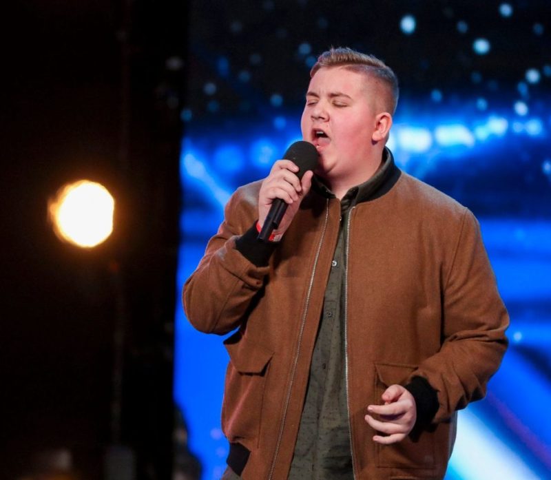The best rendition is Наllelujah! He should have the gold buzzer!