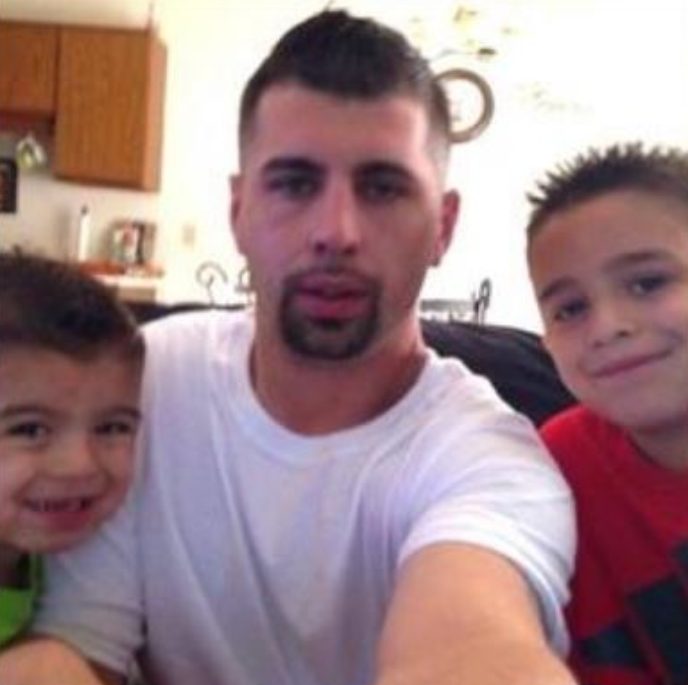 Teenagers helped out a disabled person with a difficult job! You can't leave him in trouble