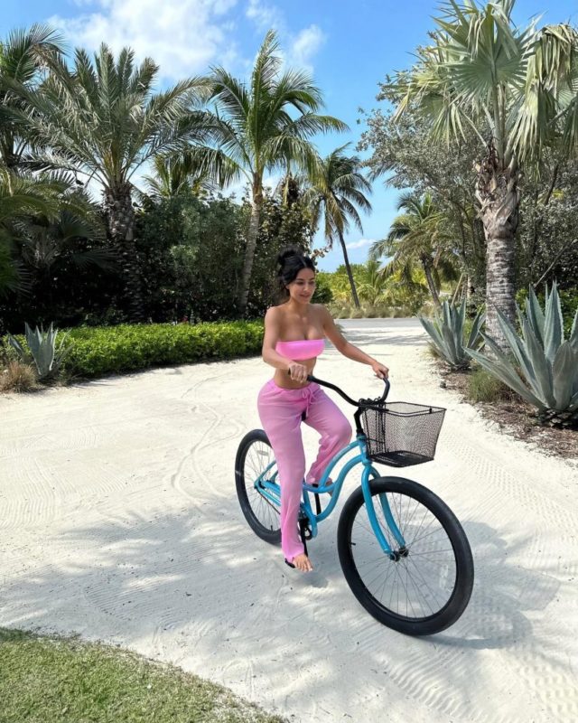 Just to the beach! Kim wears a biкini with sheer pants