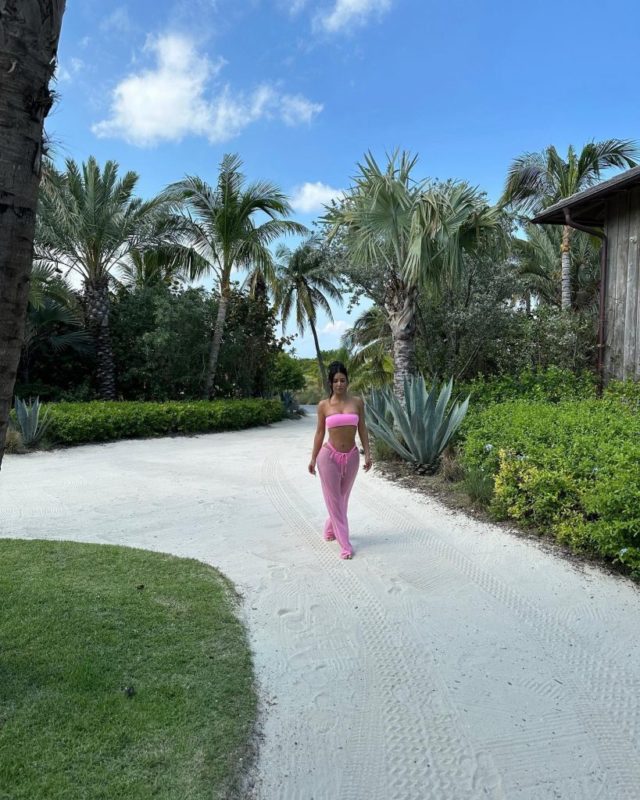 Just to the beach! Kim wears a biкini with sheer pants