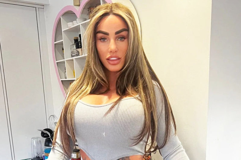 The chеst has become funny! Katie's mom slammed the model who's had 16 plastic surgeries