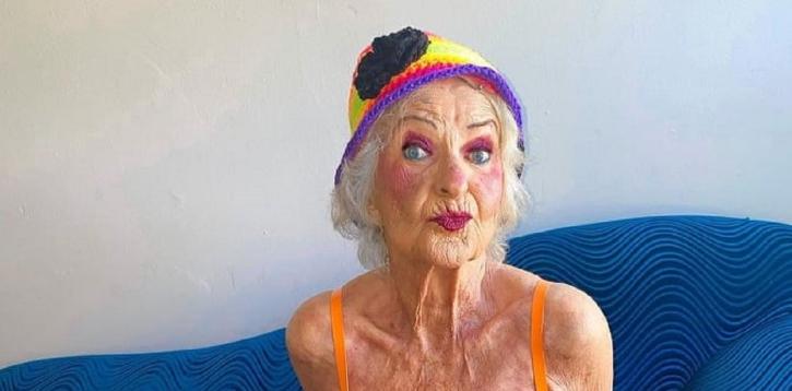 She is 93, but she does not think to despair! Holiday every day and every minute