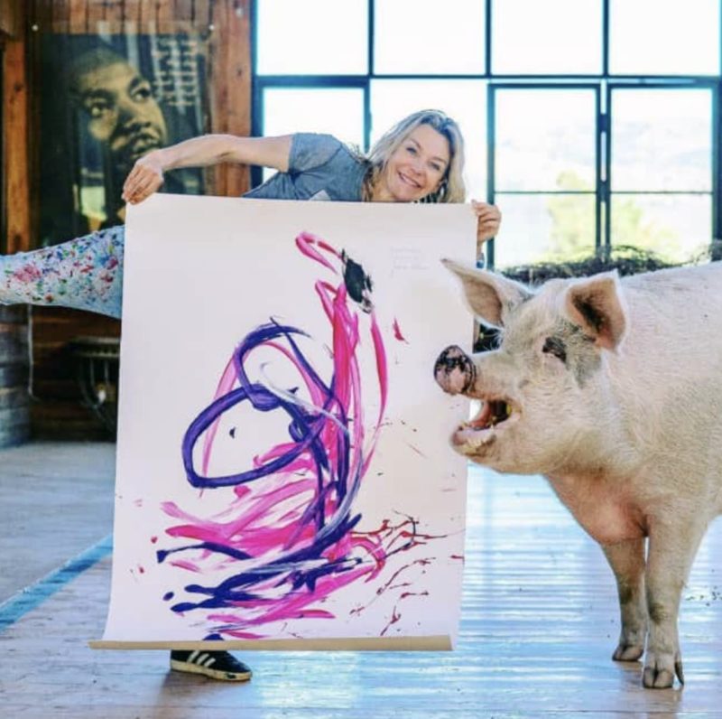 Pigkasso! Pig earned more than much money selling its own paintings