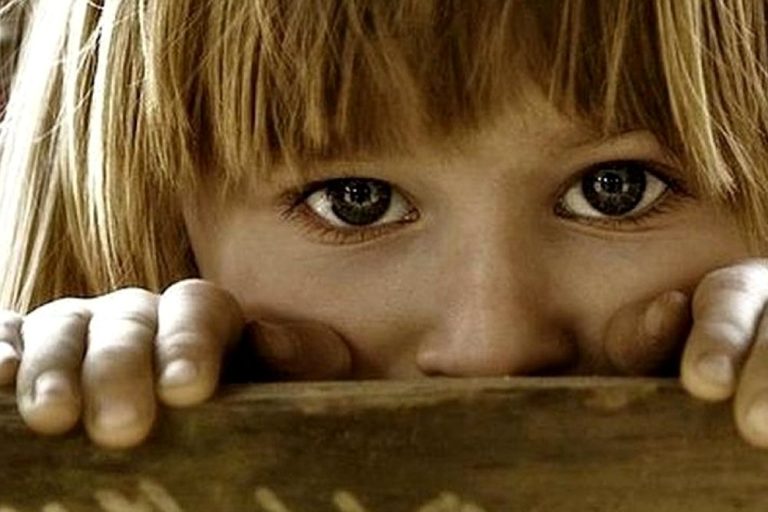 When two underprivileged children gave him the bill at a restaurant, the father was at a loss for words
