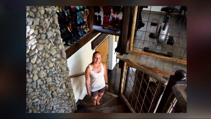 A woman created a house with her own hands that she had imagined in her dreams