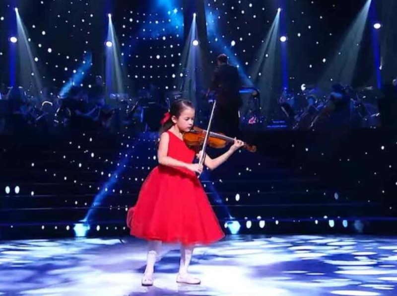 Vivaldi's works have never sounded like this! This girl played the violin very cool