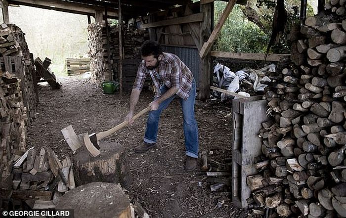 For the past three years, an Irishman has lived without technology or equipment, and he is happy than ever