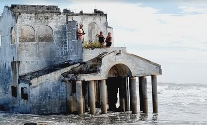 A house was discovered on the shore early in the morning, and no one knew how it got there