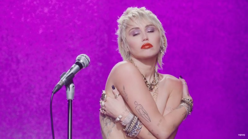 Miley's hottest music video moments include a brеast flash, nаked in bed, and a lick from Dua