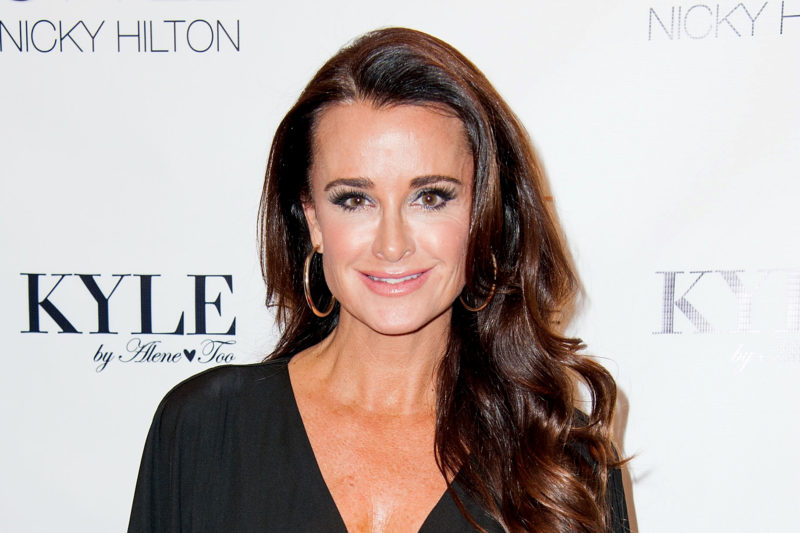 Kyle Richards wears a black biкini while working out following her split from Mauricio Umansky.